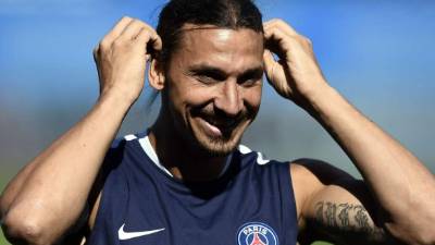 Zlatan Ibrahimovic tiene un año de contrato con el PSG.