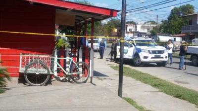 Según las autoridades fueron tres los hombres que cometieron el ataque y después de asesinar a los dos jóvenes escaparon.