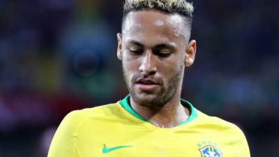 Neymar es acusado por los rivales de simular faltas. FOTO AFP.