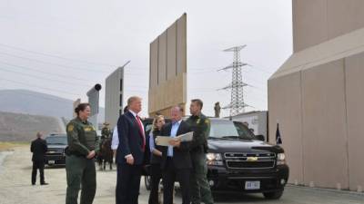 El mandatario estadounidense visitó la semana pasada los prototipos del muro en California.