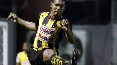 Marlon Peña, durante un partido con el Real España.