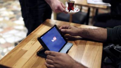 Vista de la aplicación Youtube, en una fotografía de archivo. EFE/Sedat Suna