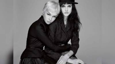 Stella Maxwell y Sarah Donnealia