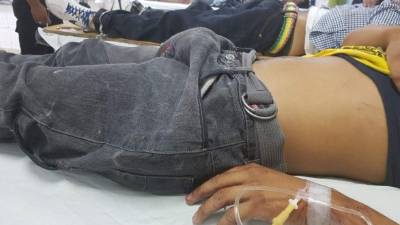 Momento en el que atendían a uno de los heridos en el Hospital Escuela Universitario.