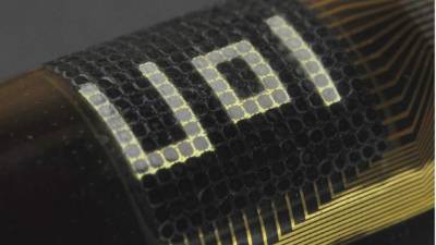 La piel artificial es sumamente flexible, estirable y capaz de emitir luz, justo como la del animal en el que se inspira.