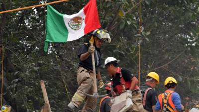 Ya se realizan trabajos de limpieza en los sitios donde se derrumbaron edificios.