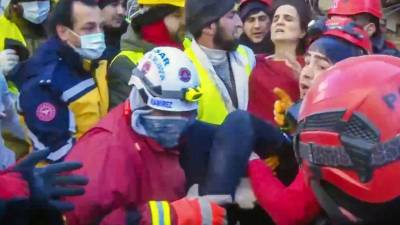 Handout picture released by El Salvador's presidency press office showing members of El Salvador's Urban Search and Rescue Team (USAR) carrying a woman during rescue operations in Sehit Aileleri, Kahramanmara?, Turkey on February 12, 2023 . - A rescue team composed of specialists from El Salvador and Turkey managed to rescue a woman and a child, with signs of hypothermia, who had been buried for six days after the earthquake that affected Syria and Turkey, Salvadoran President Nayib Bukele said in a statement. (Photo by Handout / EL SALVADOR'S PRESIDENCY PRESS OFFICE / AFP) / RESTRICTED TO EDITORIAL USE - MANDATORY CREDIT 'AFP PHOTO / EL SALVADOR'S PRESIDENCY PRESS OFFICE' - NO MARKETING - NO ADVERTISING CAMPAIGNS - DISTRIBUTED AS A SERVICE TO CLIENTS