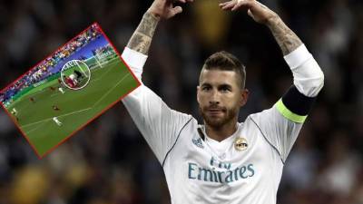 Sergio Ramos es acusado de dar un codazo a Loris Karius. Foto AFP