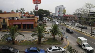 La avenida Circunvalación de San Pedro Sula se caracteriza por la oferta de negocios de servicio.