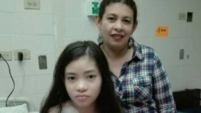 Ejemplares. Ina Patricia Guzmán con su hija Keyli Patricia Romero antes de la cirugía.