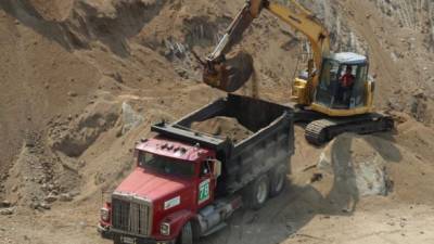 Desde ayer, personal municipal trabaja para clausurar ocho de las 37 manzanas que comprende el crematorio municipal ubicado en el sector de El Ocotillo.