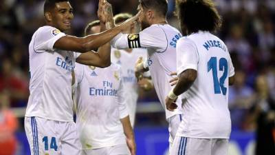 Los jugadores del Real Madrid celebrando el gol de Casemiro contra el Deportivo La Coruña. Foto AFP