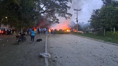 Protesta de pobladores de El Carmen y El Ocotillo, en San Pedro Sula.