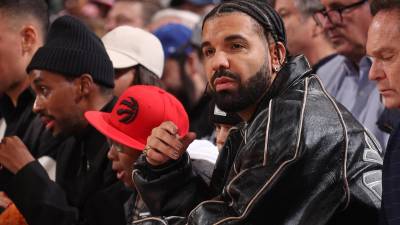 Drake asiste al partido entre Memphis Hustle y los New York Knicks el 27 de enero de 2024 en el Madison Square Garden en la ciudad de Nueva York.