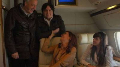 Los expresidentes de Argentina, Nestor -ya fallecido- y su esposa Cristina Kirchner junto a sus hijos Máximo y Florencia en una foto de archivo.