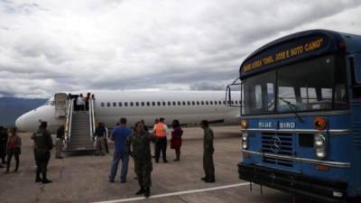 Los menores indocumentados llegaron la tarde de este viernes a la base aérea de Palmerola en Comayagua.