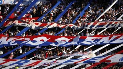 La barra Ultrafiel manifestó su descontento con el presidente del club Olimpia.