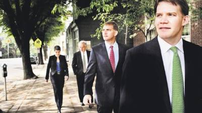 Brian Cort (al frente) y su equipo de tres asesoría dejaron Merrill Lynch.