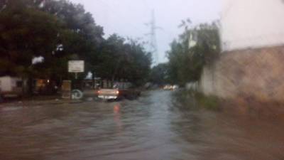 Las calles de las colonias ubicadas en el este de San Pedro Sula se inundaron.