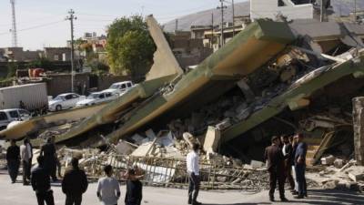 Rescatistas luchan contrarreloj para hallar supervivientes/ AFP PHOTO / SHWAN MOHAMMED