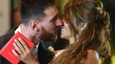 Messi y Antonella se dieron el sí . AFP PHOTO / EITAN ABRAMOVICH