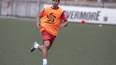 Gerson Rodas, recién fue dado de baja del Real España y esta tarde se ha puesto la camisa de entreno del Olimpia y práctica con el grupo que tiene menos participación.