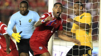 El panameño Gabriel Gómez, no pudo marcarle al portero jamaicano Donovan Ricketts.