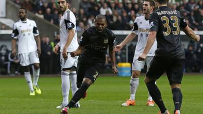 Fernandinho celebra el primer gol del Manchester City.