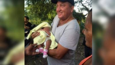 Los vecinos cuidaron a la menor hasta que llegaron las autoridades.