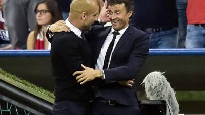 Pep Guardiola saluda a Luis Enrique previo al inicio del partido en Múnich.