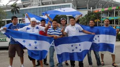 La afición de Honduras siempre responde a la Bicolor cada vez que juega en el Sun Life Stadium.