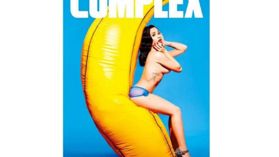 Demi Lovato posa 'topless' en la portada de la revista Complex.