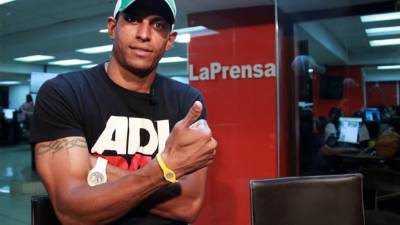 Carlo Costly está contestando las preguntas de sus seguidores.