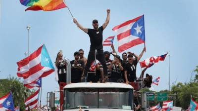 Medio millón de puertorriqueños se tomaron las calles de San Juan este lunes para exigir la renuncia del gobernador Ricardo Rosselló, en el décimo día de protestas lideradas por artistas como Ricky Martin, Bad Bunny y Residente a raíz del llamado 'chatgate'.