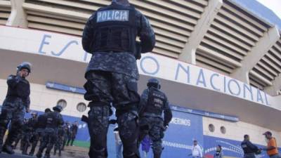 Tras la tragedia del pasado sábado en el clásico capitalino que dejó como consecuencia la muerte de 4 personas y 11 aficionados heridos, se ha comenzado a trabajar en las medidas que se implementarán en los estadios de Honduras para erradicar la violencia.
