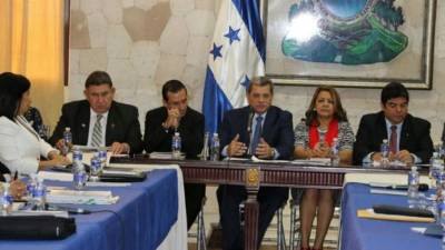 Autoridades del Gabinete Económico ayer en el Congreso Nacional.