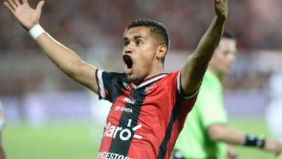 Rojas es catalogado como el mejor fichaje del torneo en Costa Rica. FOTO @PuroDeporteLN