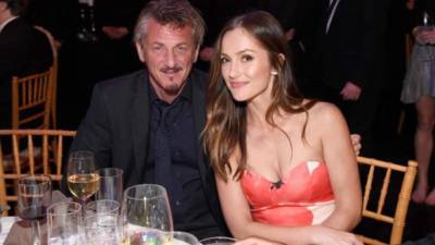 El actor ha vuelto a aparecer junto a esta actriz, veinte años menor que él, en una cena benéfica en Los Ángeles.