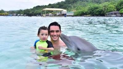 Honduras celebra el 'Día del Padre' y algunos lo festejan con frases inspiradoras y otros con tiernas fotos. Te dejamos a los famosos padres hondureños: