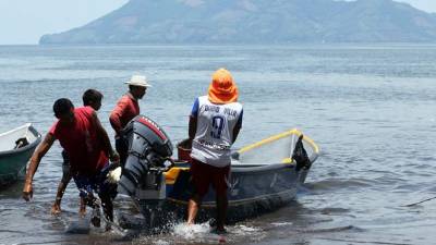 Pescadores hondureños en el Golfo de Fonseca, zona sur de Honduras que comparte aguas con Nicaragua y El Salvador.