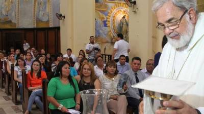 Monseñor Rómulo Emiliani incentivó a los periodistas a seguir ejerciendo su labor con valentía, pero con precaución.