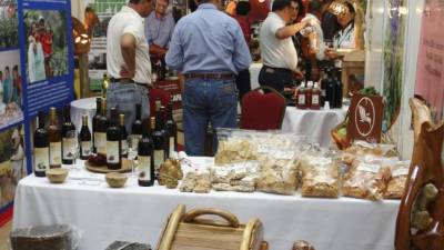 En la feria Agromercados que se realiza en Expocentro hay exposición de productos nostálgicos y hay presencia del sector financiero nacional.