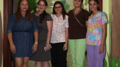 Ingrid Escobar, Jane Marie Beall, Alejandra Claros, Mariela Martínez y Abigaíl Corrales