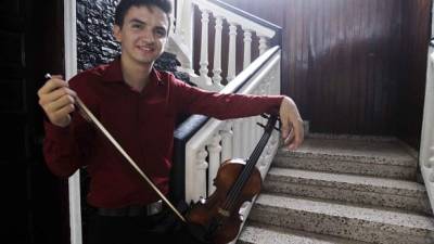 El joven violinista Jonathan Andino se presenta esta noche. Foto: Wendell Escoto