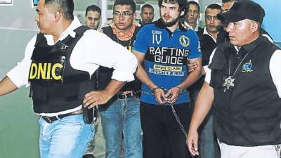 Ayer en horas de la tarde arribó a Honduras Nadab Elí Mejía Coca extraditado desde Argentina, es acusado de asesinato por el Juzgado de lo Penal en San Pedro Sula.