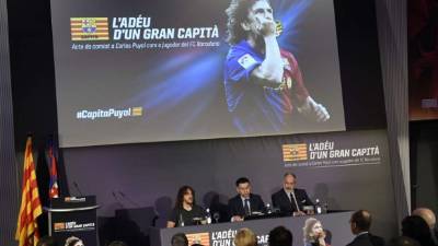 Carles Puyol fue despedido entre compañeros, algunos excompañeros, directivos y amigos.