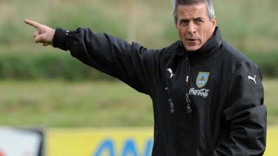 El tÃ©cnico de la selecciÃ³n de Uruguay, Ãscar Washington TabÃ¡rez, habla con la prensa en una conferencia el jueves 5 de julio de 2018, en Nizhny NÃ³vgorod, Rusia (AP Foto/Martin Meissner)