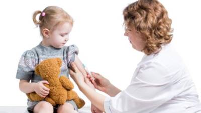 Los niños que padecen de asma, afecciones cardiacas, diabetes y sistemas inmunitarios debilitado deben vacunarse.