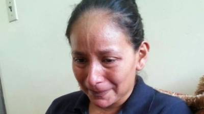 Jackeline Quiroz, madre de las siamesas, rompió en llanto por sus hijas.