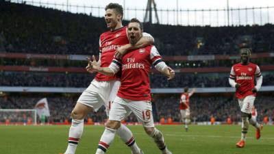 El español marcó un doblete para mantener al Arsenal en la punta de la Premier. (Fotografía de AFP)